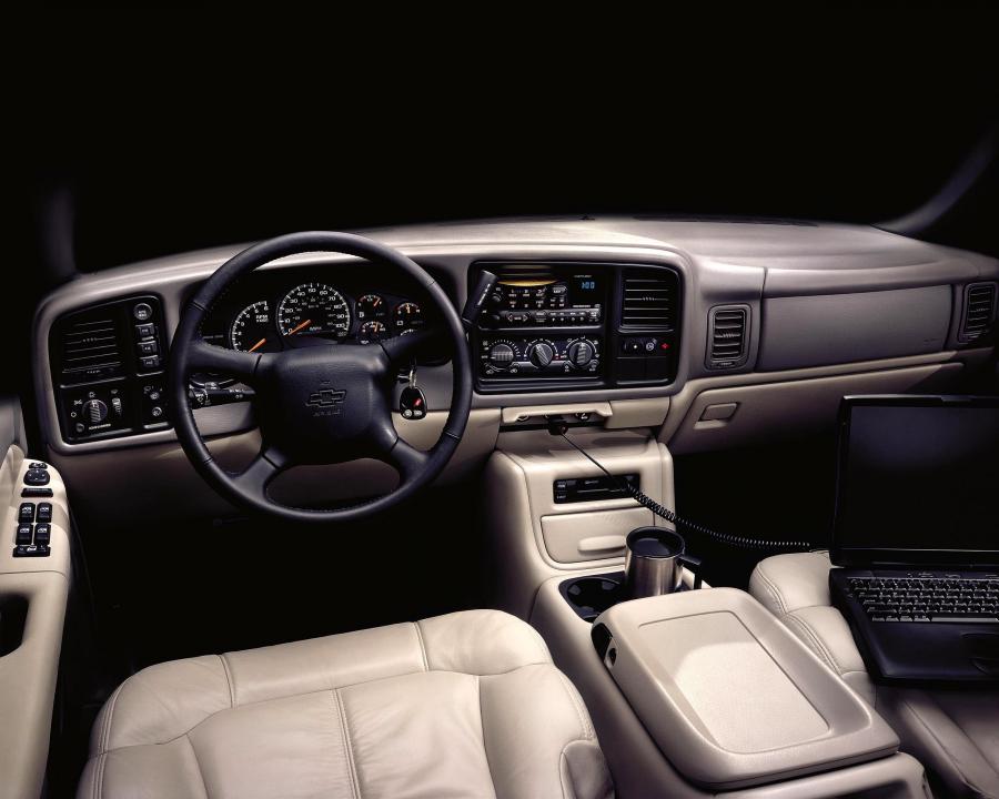  Chevrolet Suburban 2000 года  (фото 22 из 48)
